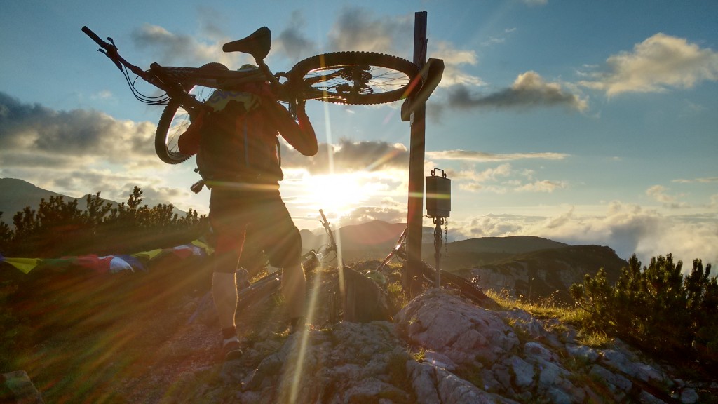 bike-hike-mountainbiking-bikefex-pedalritterinnen-steiermark-totes-gebirge-ennstal-mountainbike-radaelli-maloja-sonnenaufgang-specialized